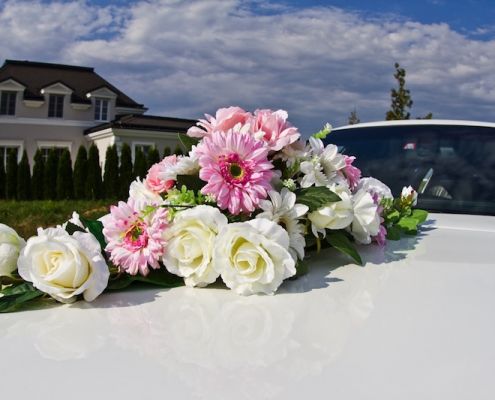Hochzeitsauto Blumenschmuck 3